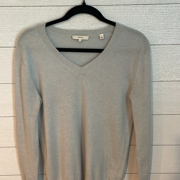 Vince 100% Cashmere Grey Blue V-neck Sweater Size XXS - Picture 2 of 10